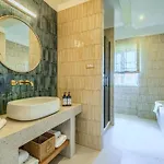 Brattia, Adults Only Hotel Postira