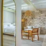 Brattia, Adults Only 4* Postira
