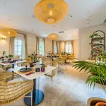 Brattia, Adults Only Hotel Postira
