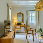 Brattia, Adults Only Hotel