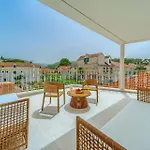 Brattia, Adults Only Hotel