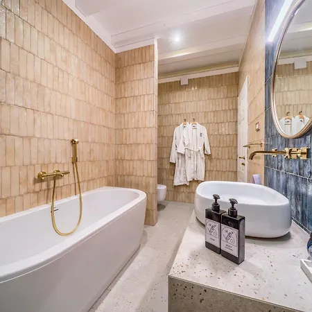 Brattia, Adults Only Hotel