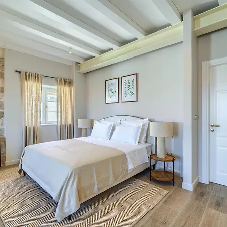 Brattia, Adults Only Hotel