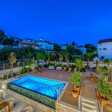Brattia, Adults Only 4*