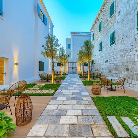 Brattia, Adults Only Hotel Postira