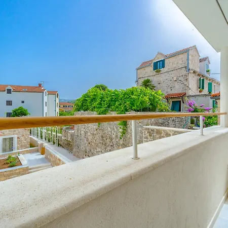 Brattia, Adults Only Hotel Postira