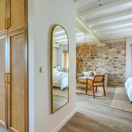 Brattia, Adults Only 4* Postira