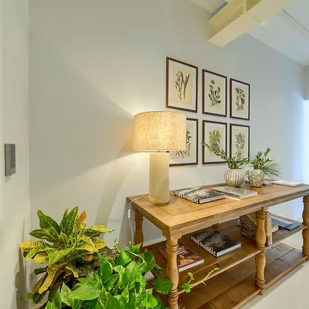 Brattia, Adults Only 4* Postira